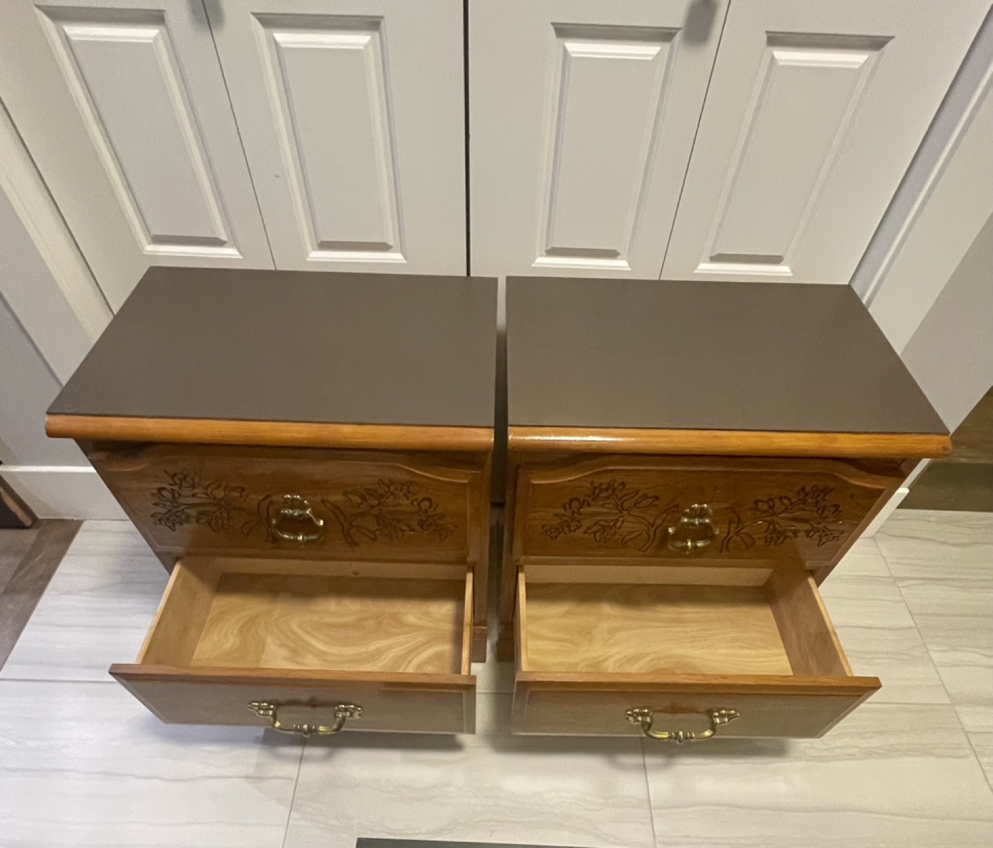 Pair of Nightstands - photo 4