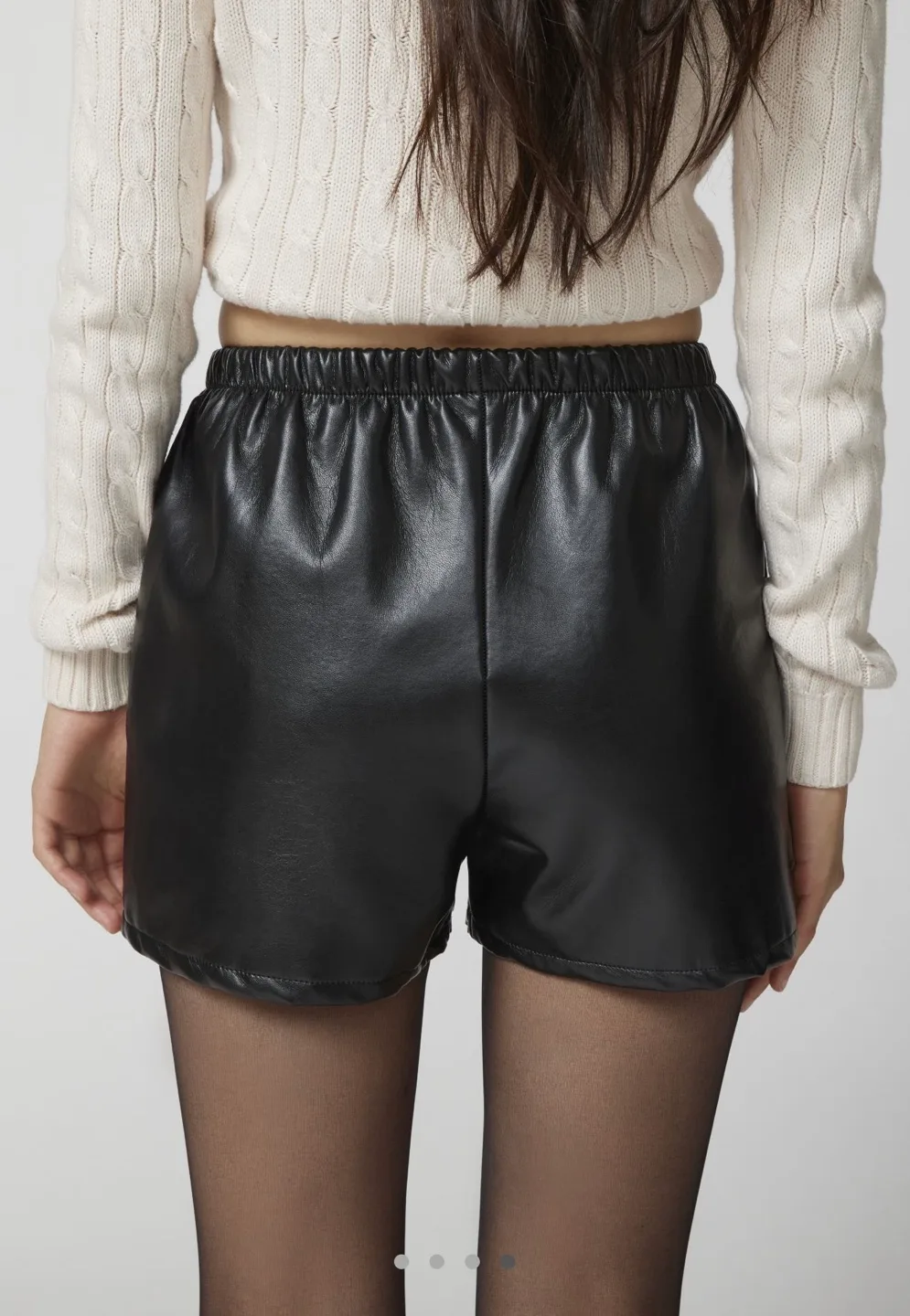 *BNWT* URBAN OUTFITTERS faux leather shorts - size S/M image indicator(2)