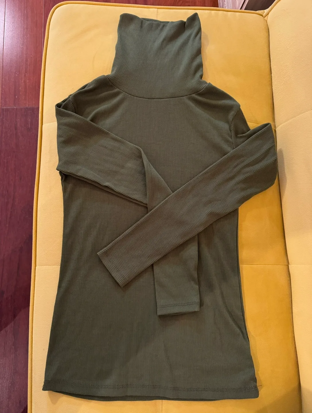 Two Long Sleeve Turtleneck Tops#Trade image indicator(2)