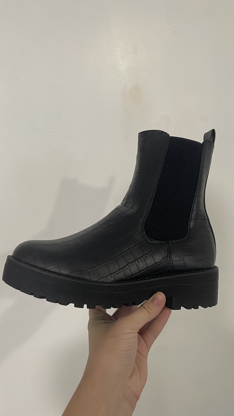 NEW Black Crocodile-Embossed Chelsea Boots - photo 3
