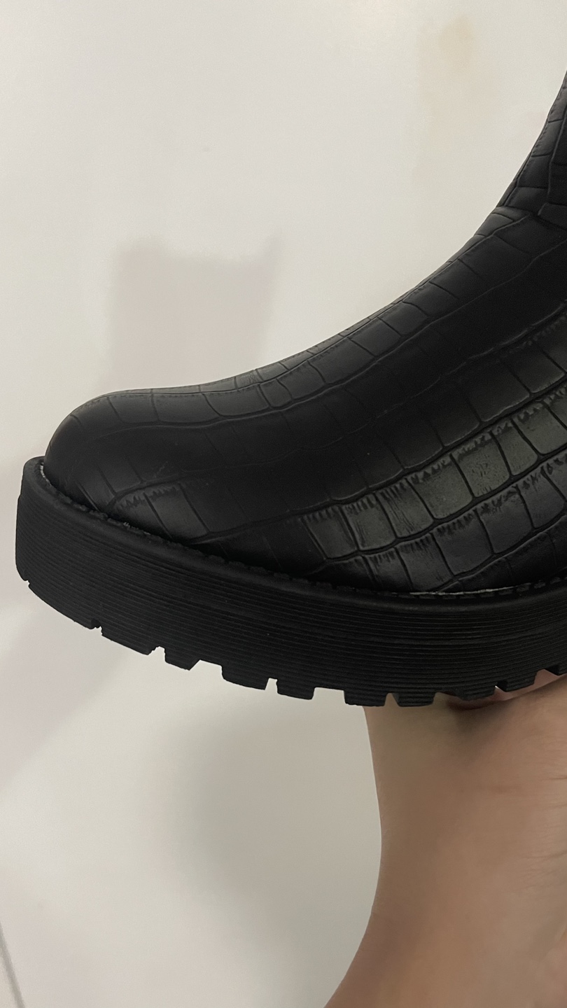 NEW Black Crocodile-Embossed Chelsea Boots - photo 4
