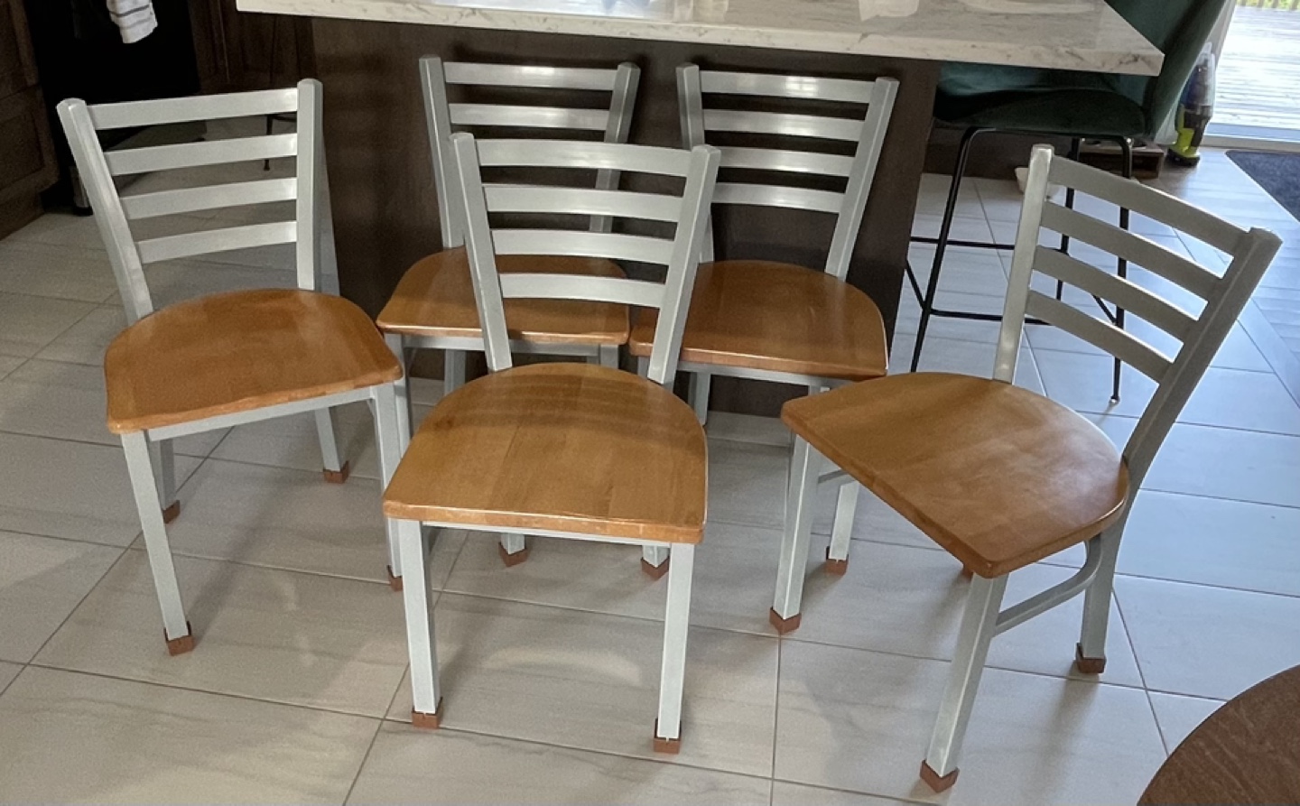 Round Extendable Table with 5 Chairs - photo 5