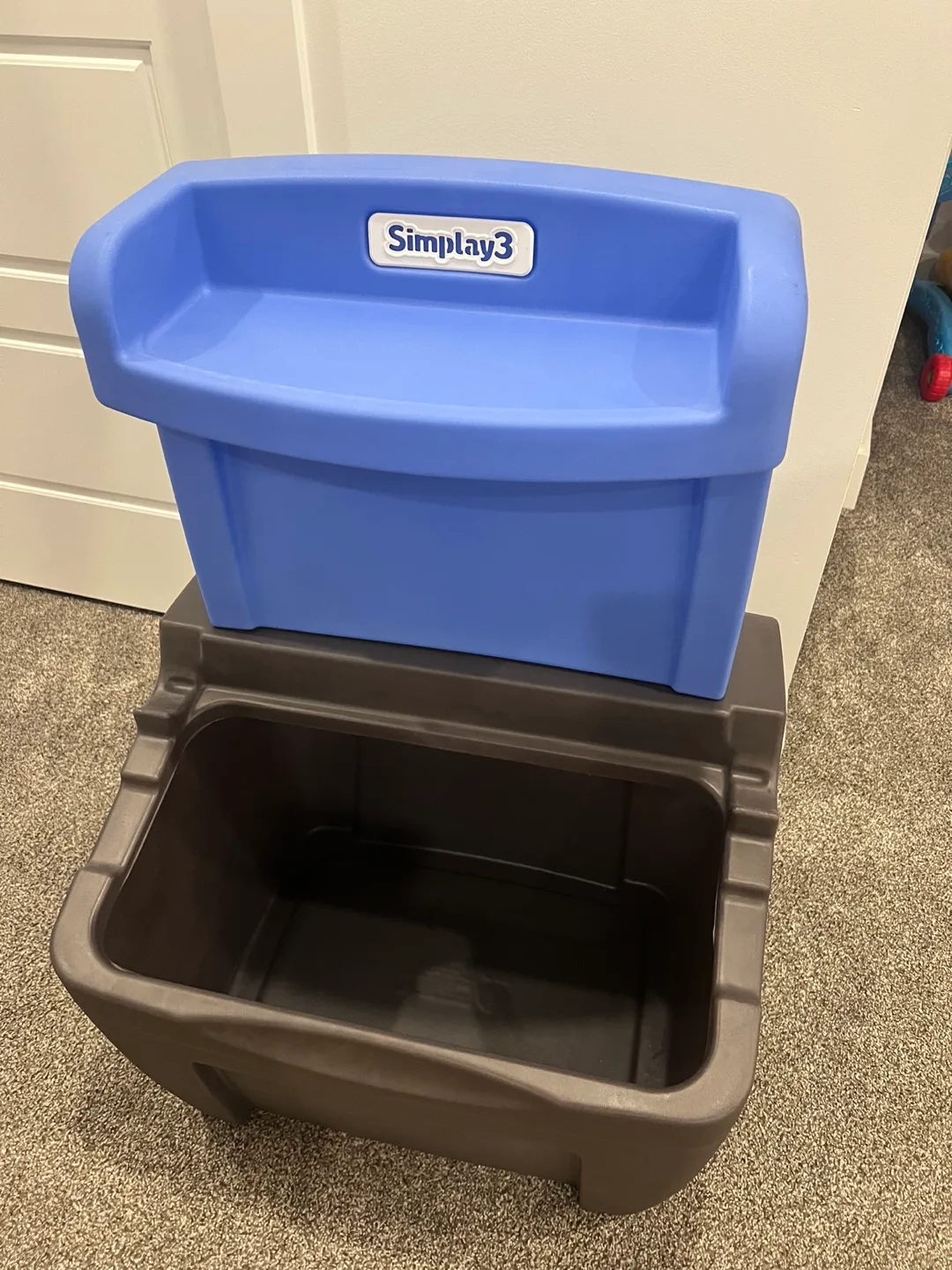 Simplay3 Double Sided Art Easel & Storage Bin image indicator(2)