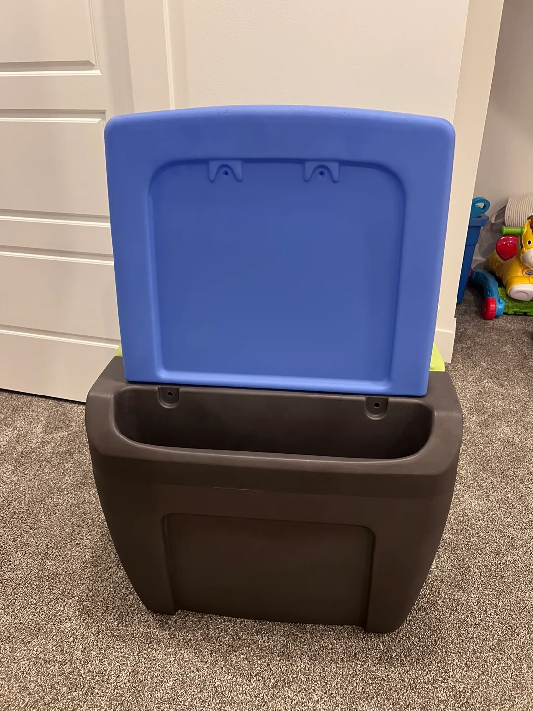 Simplay3 Double Sided Art Easel & Storage Bin image indicator(3)