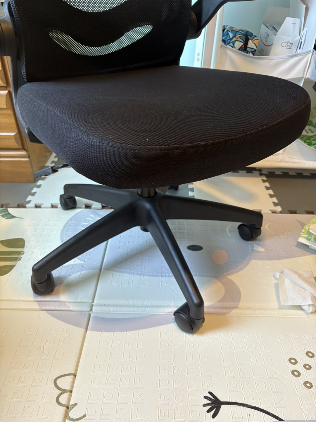 Black Mesh Office Chair - photo 2