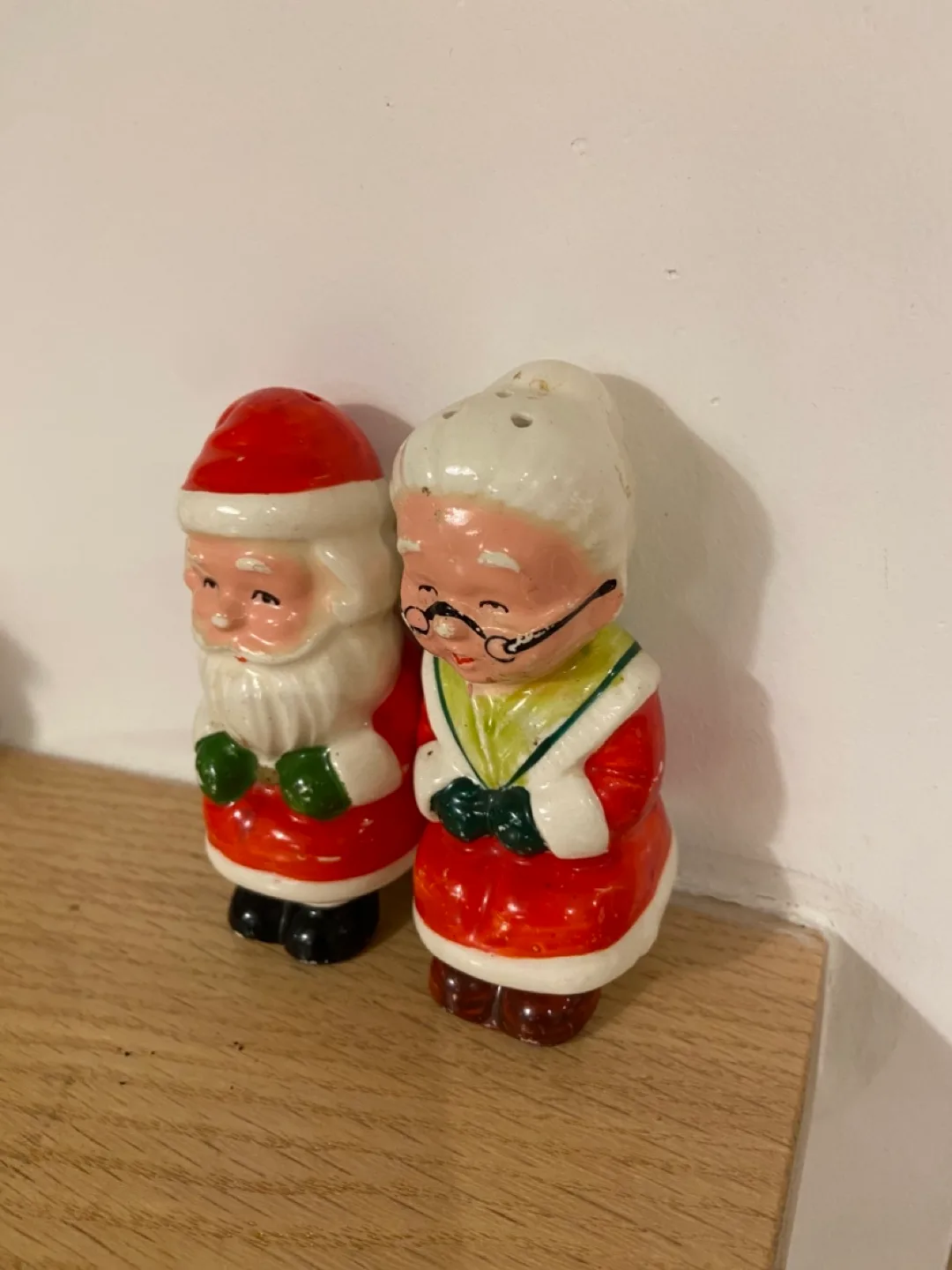 Vintage Santa and Mrs. Claus Salt and Pepper Shakers image indicator(2)