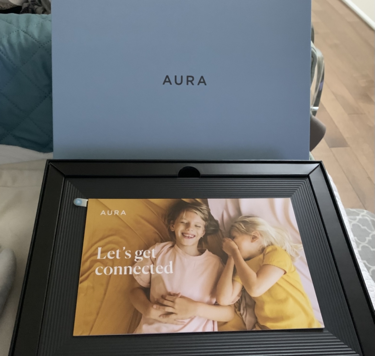 AURA digital photo frame