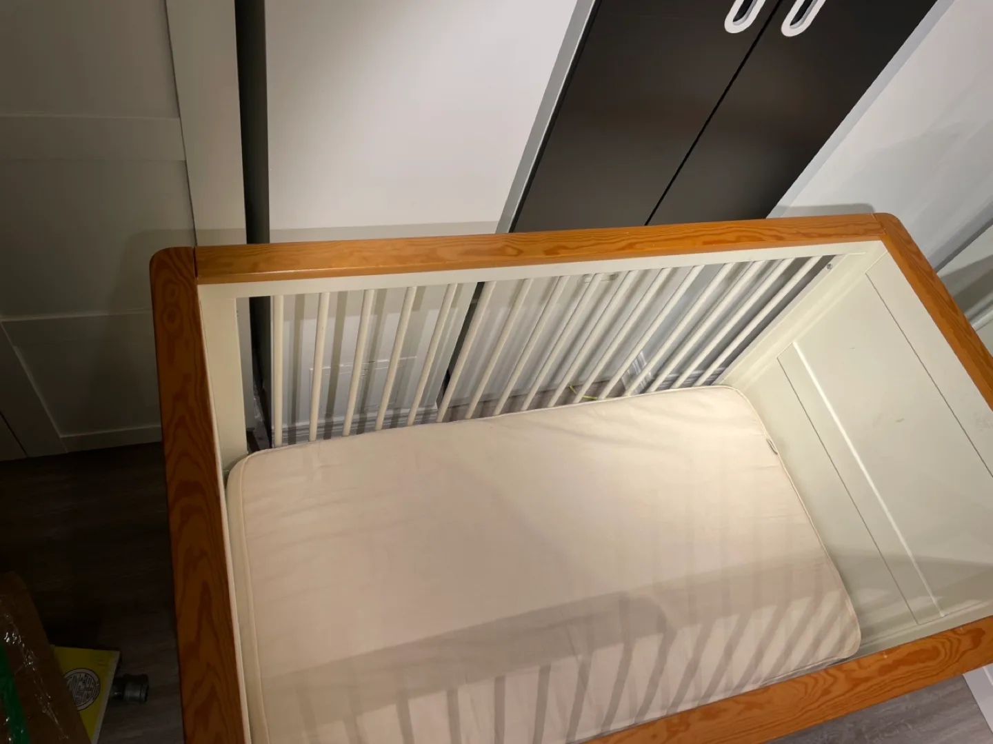 #ThriftyPicks 2 in 1 - Baby Crib Convert to Toddler Bed image indicator(3)