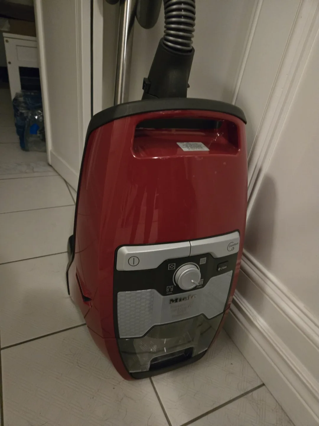 Miele Vacuum Cleaner image indicator(3)