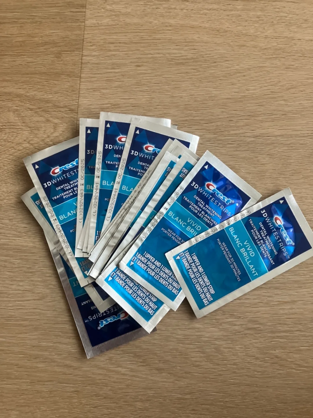 Crest 3D Whitestrips Vivid - Brand New - 19 Pack thumbnail