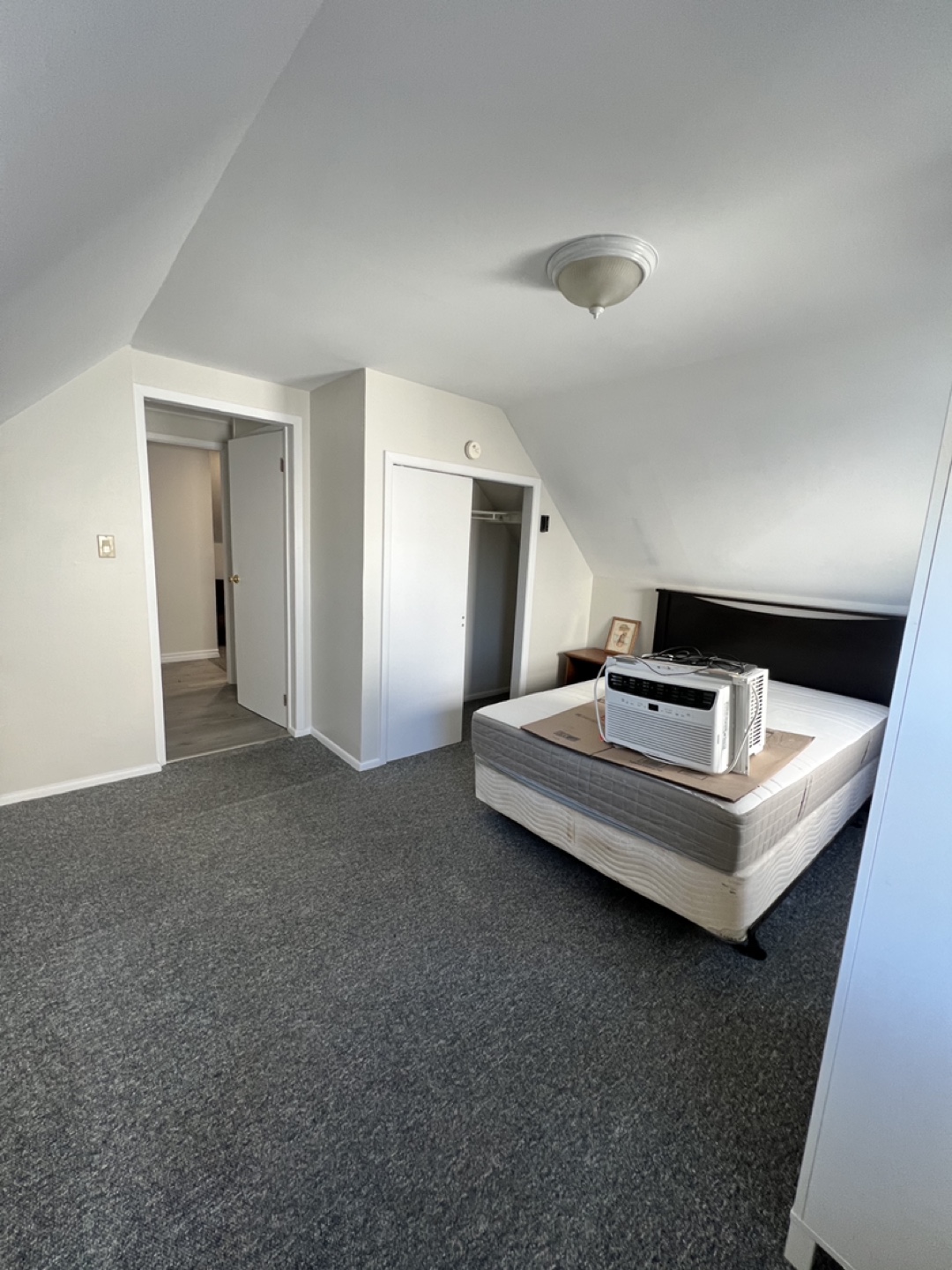 Newly updated apartment for rent - photo 2