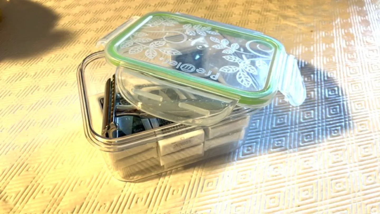 Feather Razor with 11 Blades image indicator(5)