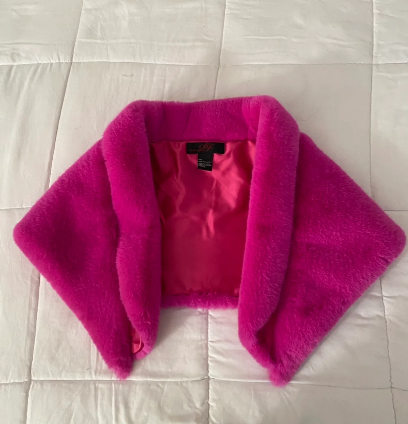Pink Faux Fur Stole image indicator(2)