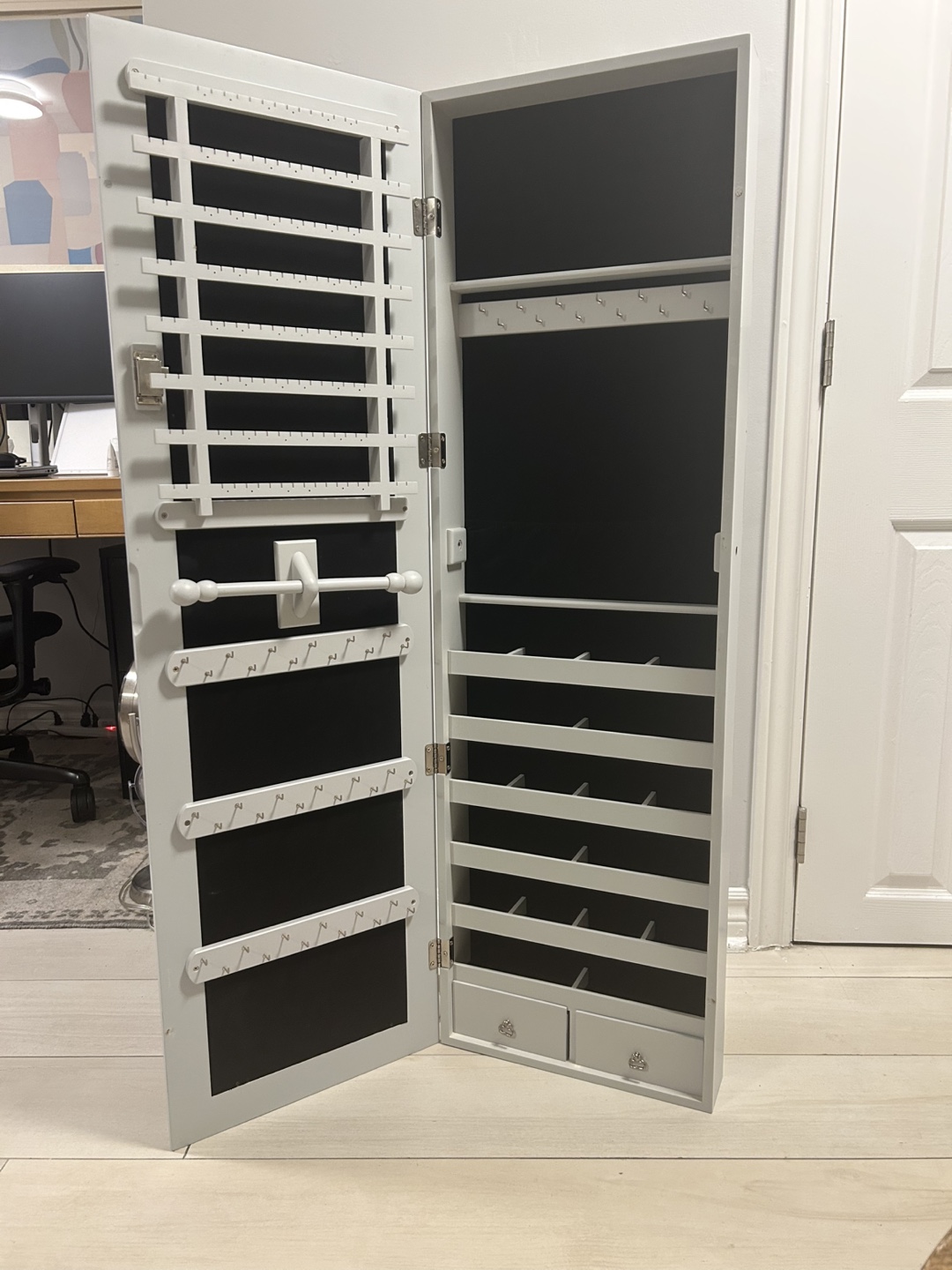 Charming Farmhouse Style Mirrored Jewelry Cabinet - photo 2