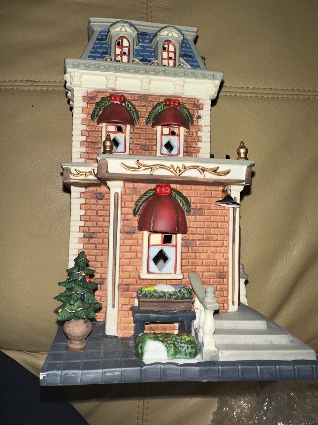Department 56 Christmas Village - The Music Shop - photo 3