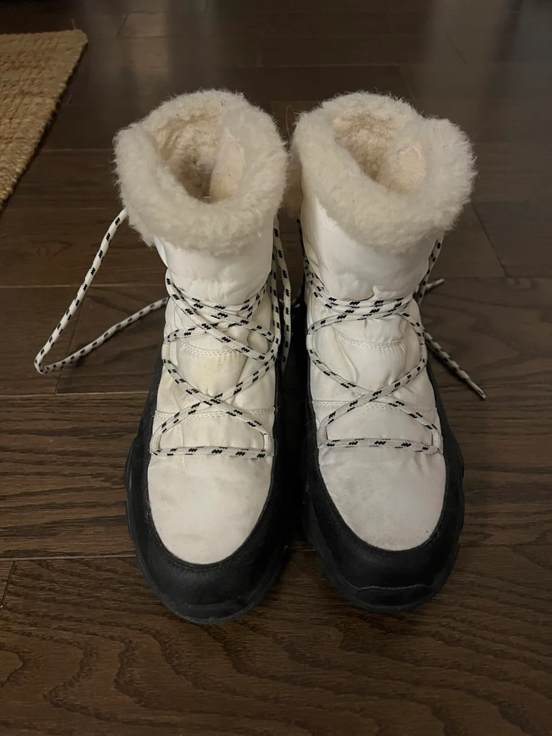 Reindeer White Winter Boots Size 7.5 thumbnail