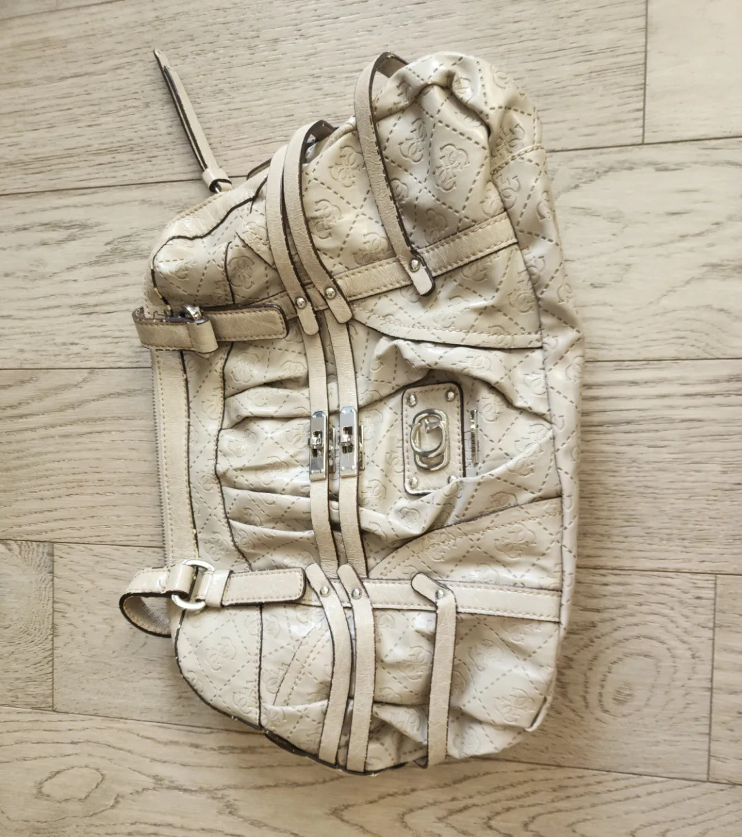 Guess Handbag #ThriftyPicks thumbnail