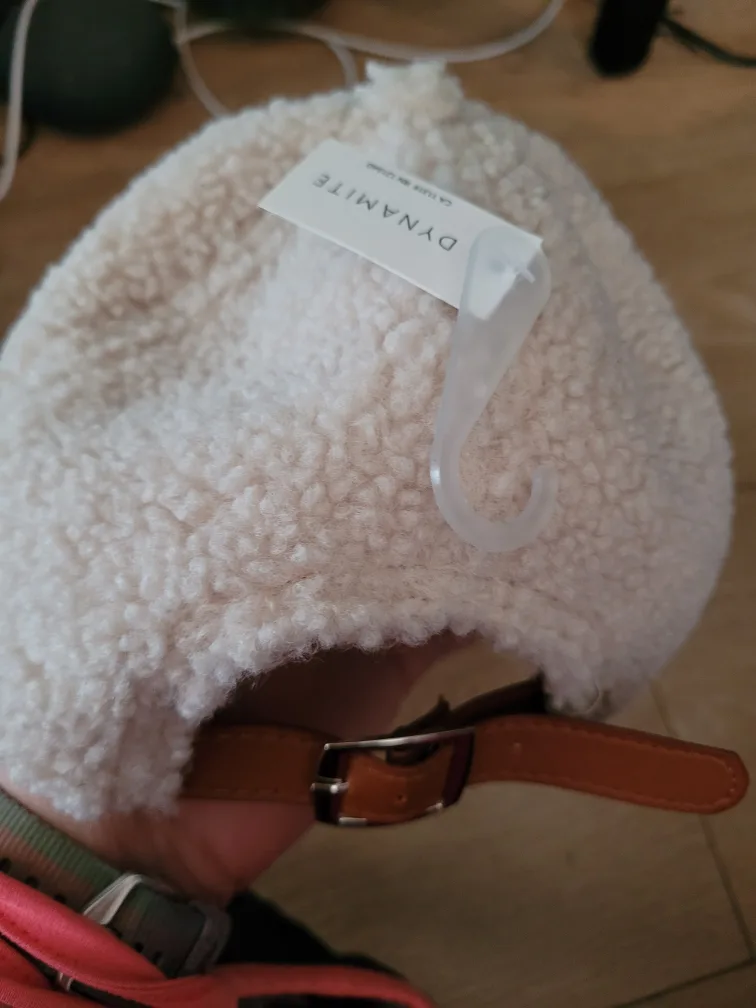 White Fuzzy Baseball Cap image indicator(2)