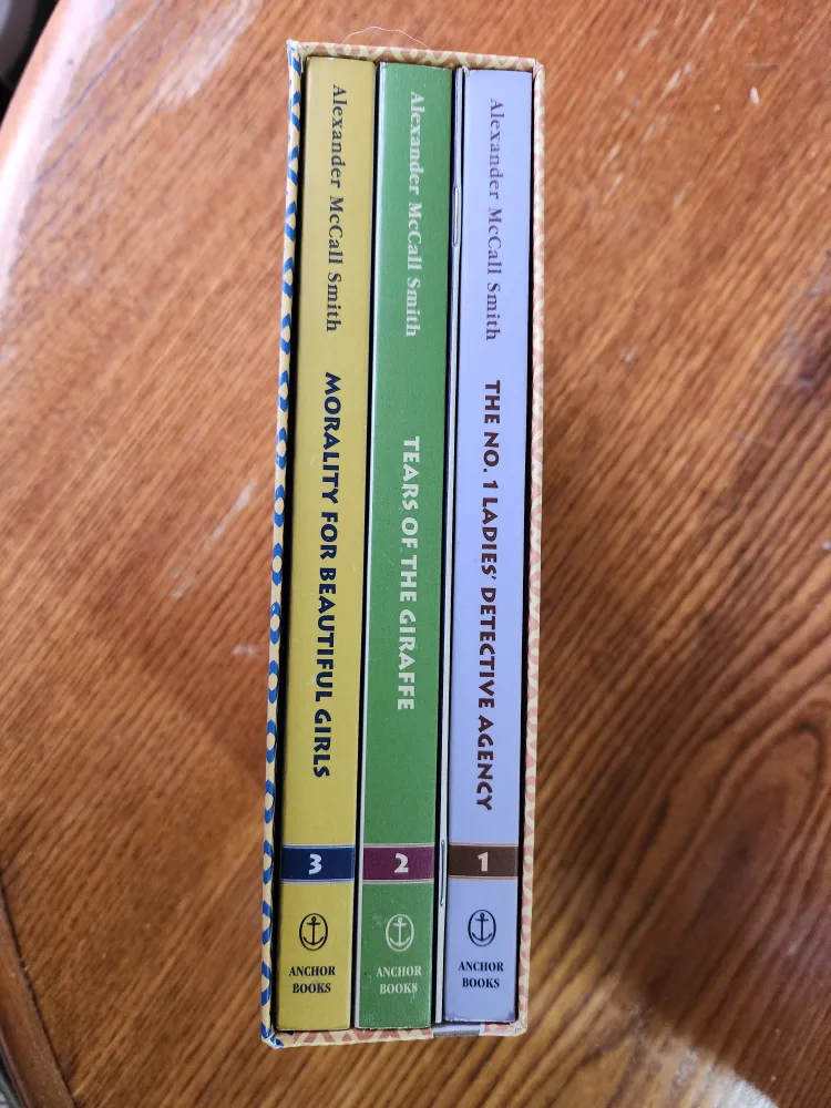 The No. 1 Ladies' Detective Agency Box Set image indicator(2)