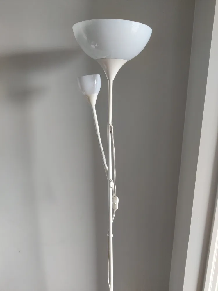 White Floor Lamp image indicator(2)