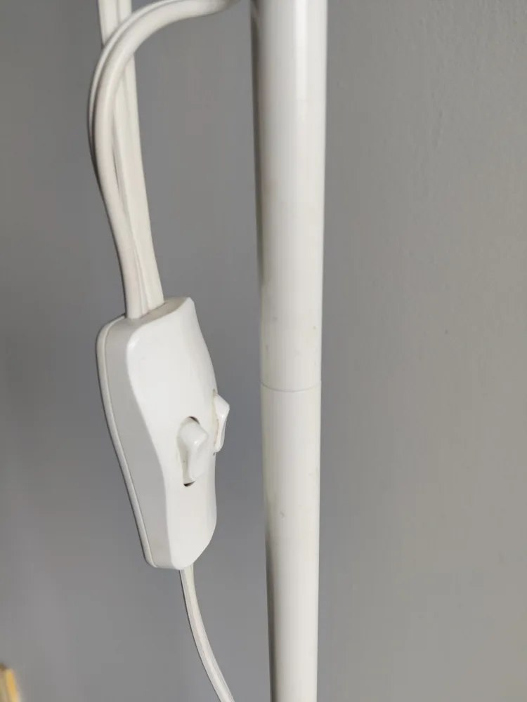 White Floor Lamp image indicator(3)