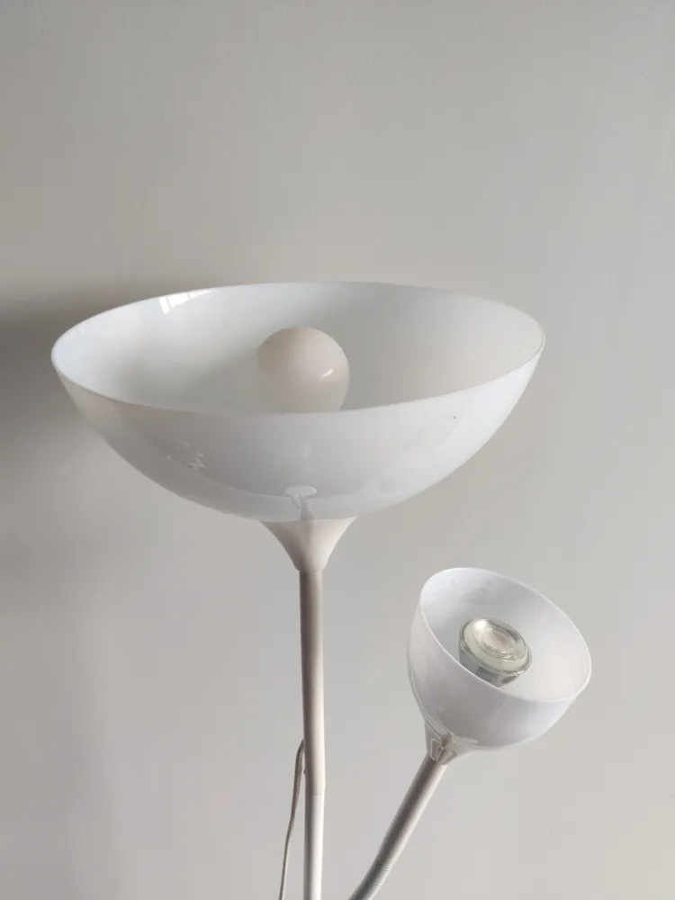 White Floor Lamp image indicator(4)