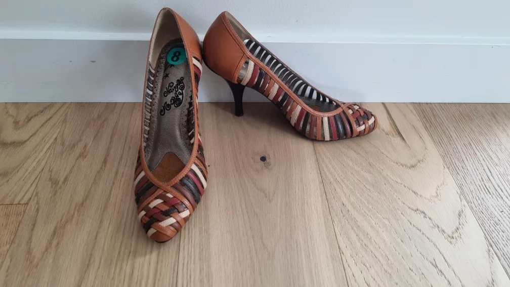 Women Leather Shoes, Naughty Monkey. Size 8 image indicator(3)