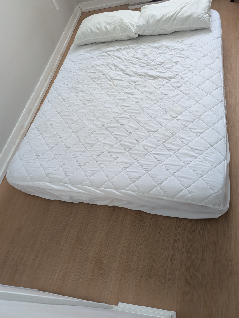 Mattress with topper and protector. - photo 5
