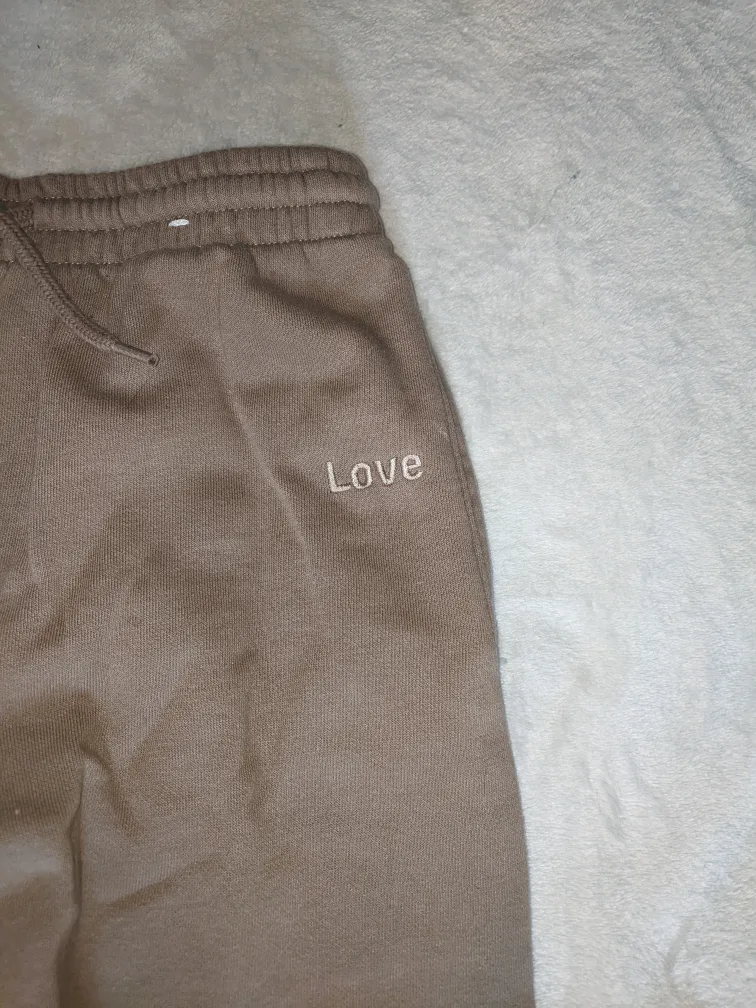 Love brand sweatpants image indicator(2)
