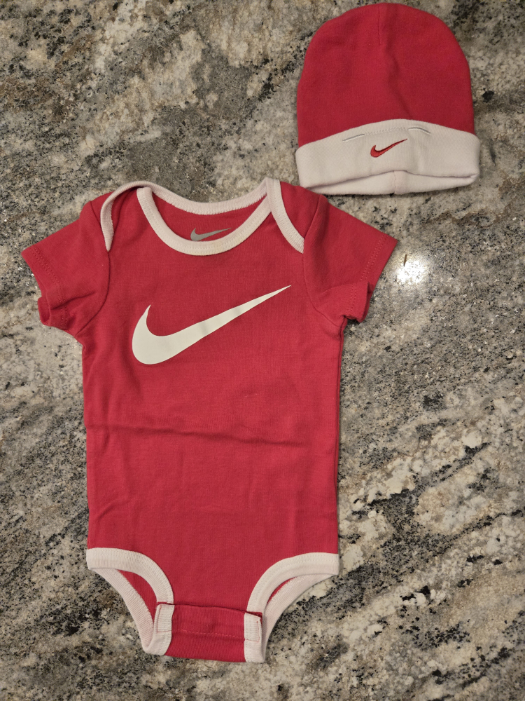 0-6m Nike short sleeve bodysuit