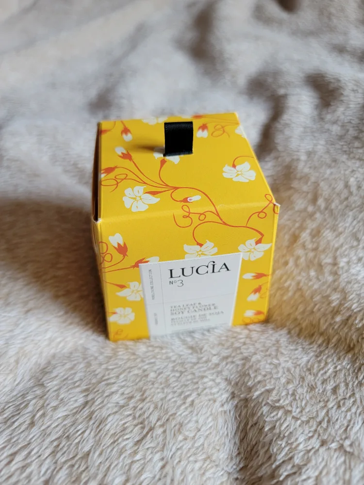 🧡 Lucia Tea Leaf & Honey Flower Soy Candle image indicator(2)