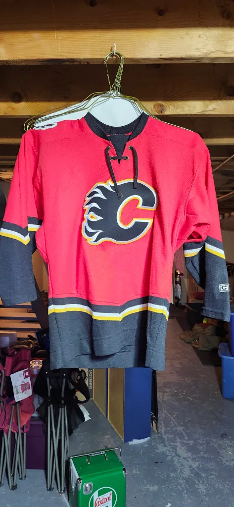 Calgary Flames Jersey thumbnail