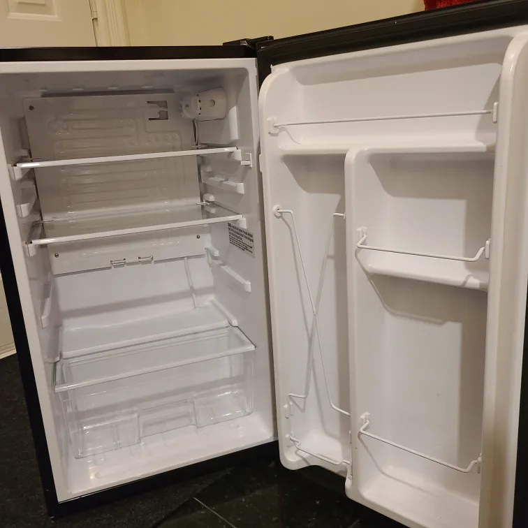 Mini Fridge Excellent condition thumbnail