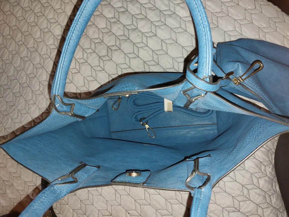 Blue Faux Leather Tote Bag with Matching Wristlet NEW image indicator(2)