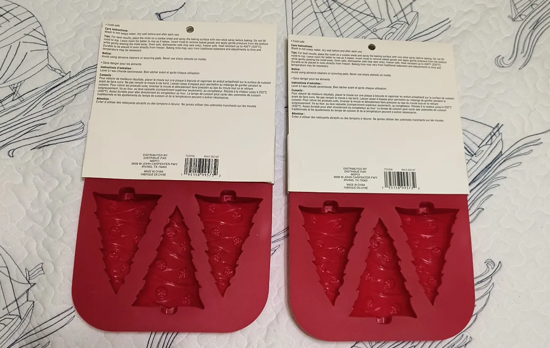 Celebrate It Christmas Tree Silicone Treat Mold🧡 image indicator(2)