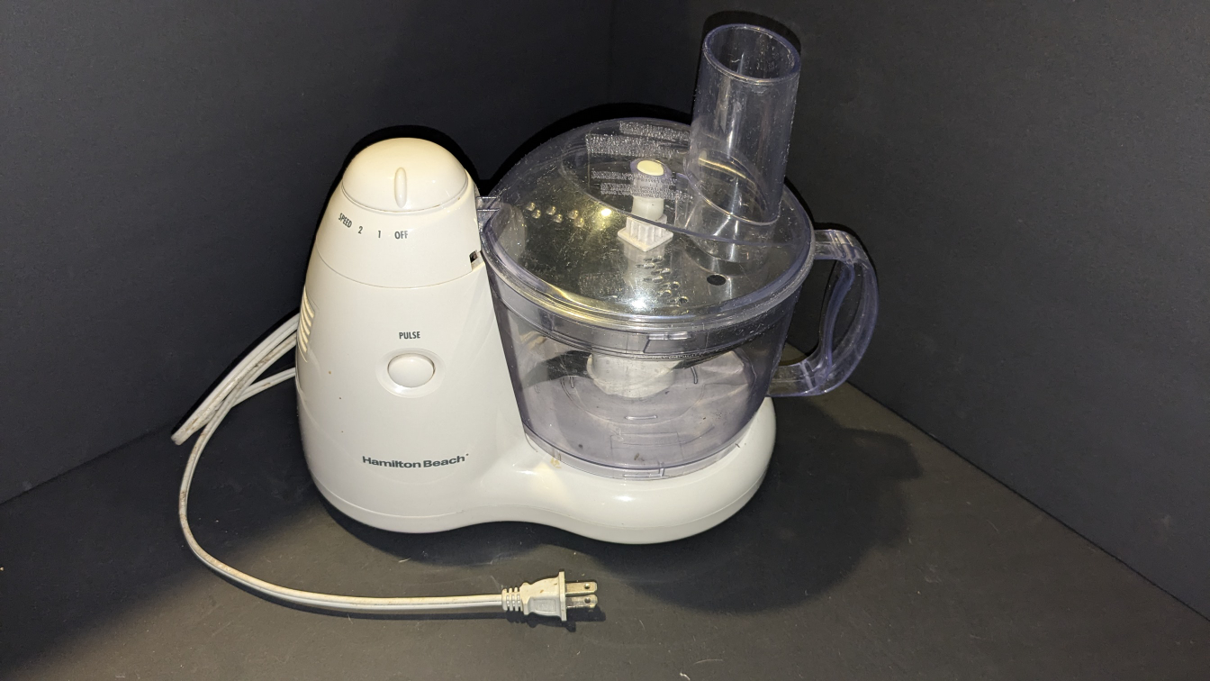 Food Processor - Hamilton Beach w/ shredding  & slicing blade 🥕