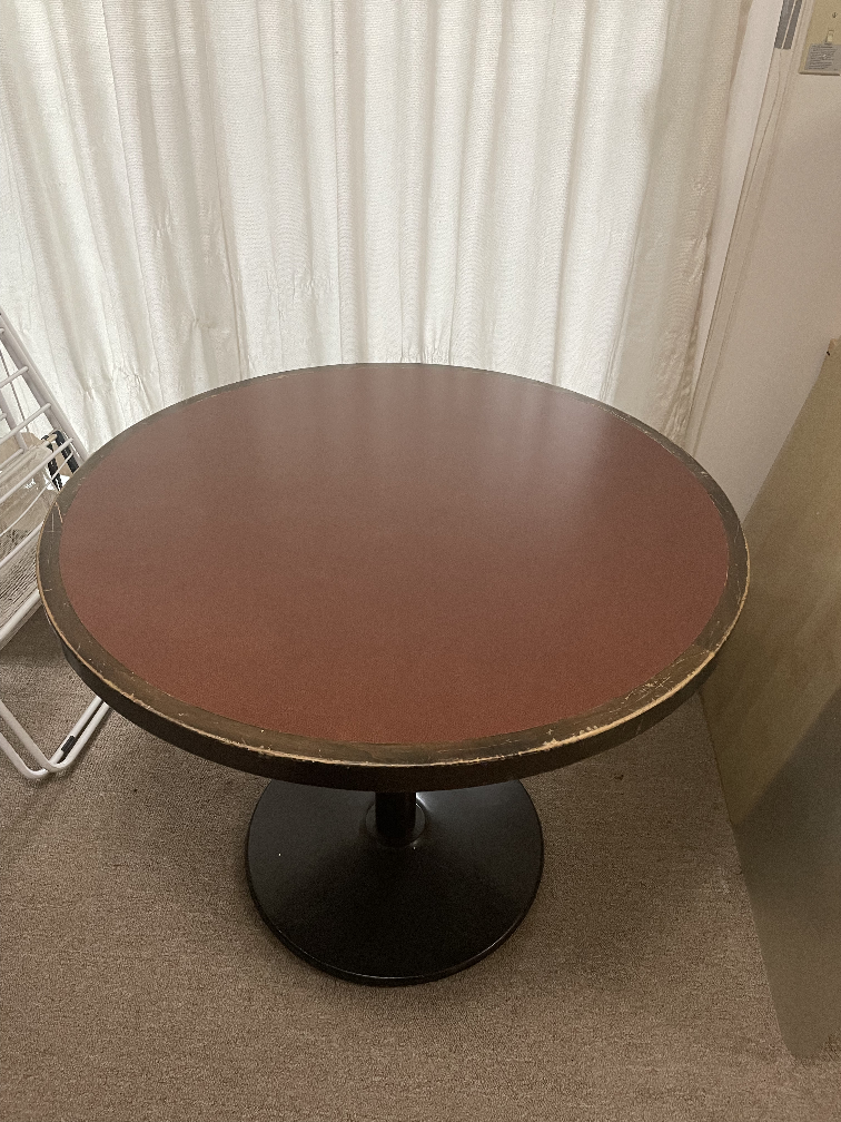 Round Table - photo 3