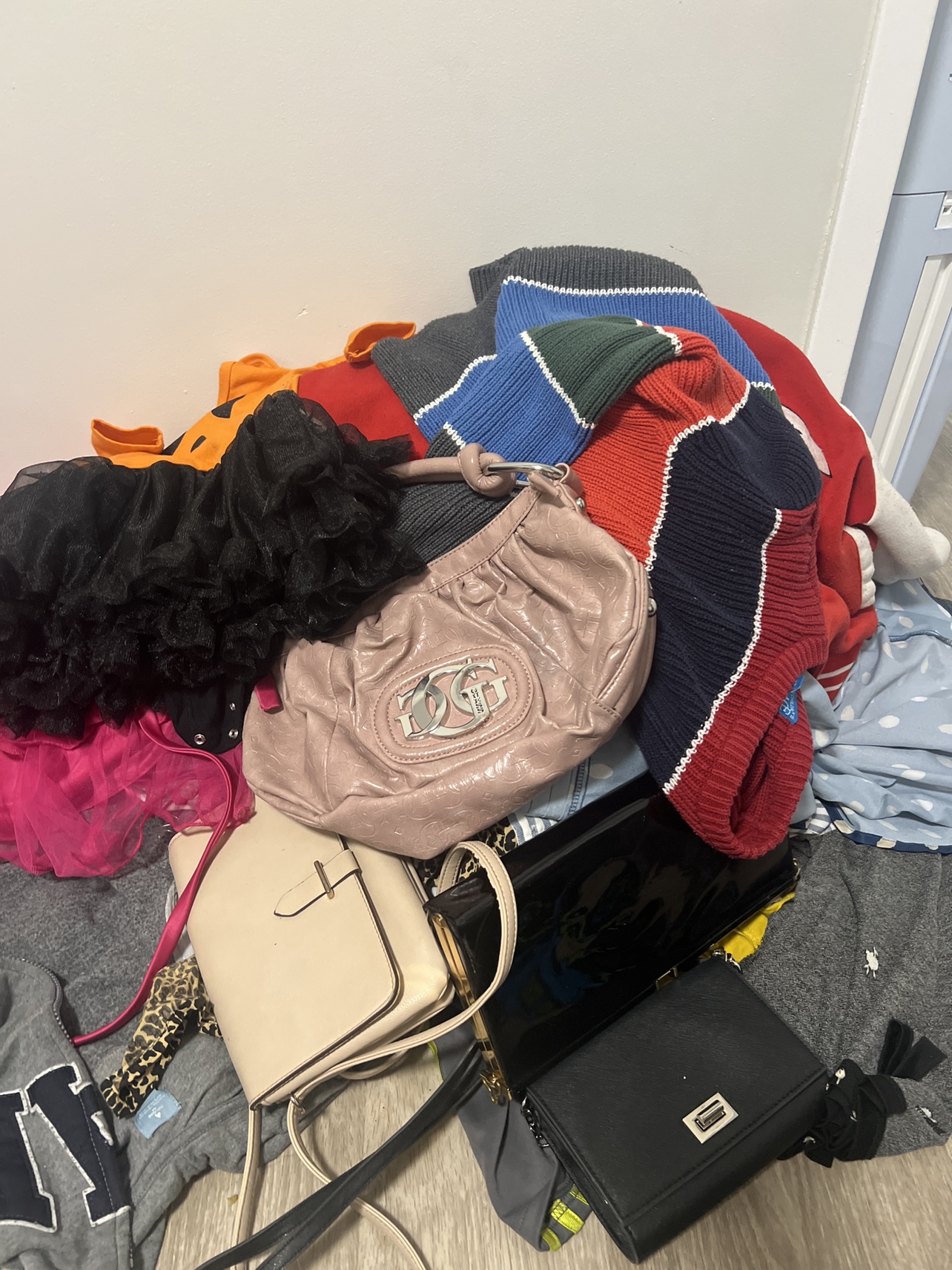 Mixed clothes women/children
