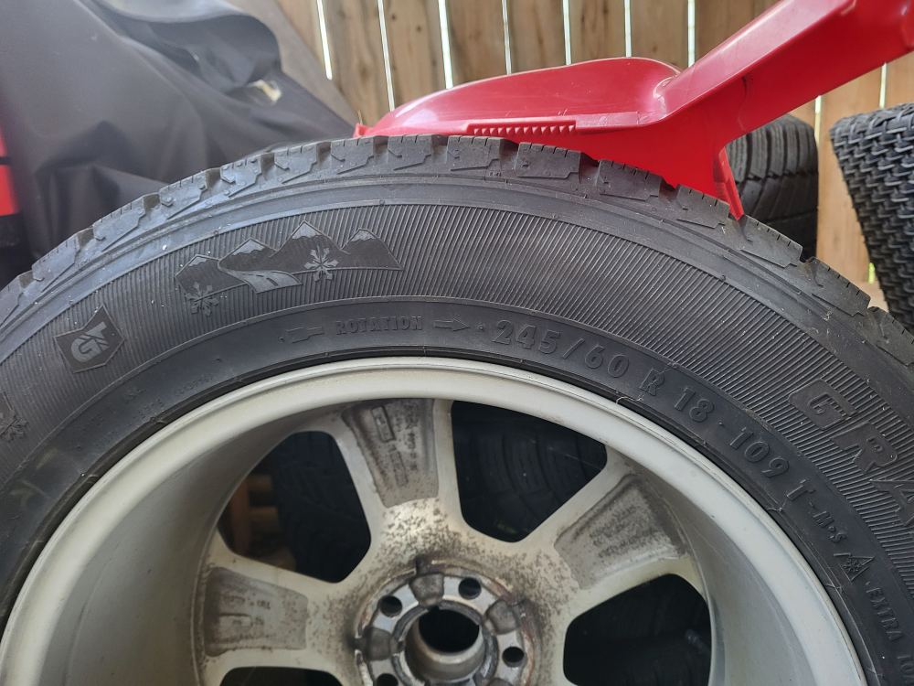 set of 4 General Tire Grabber Winter Tires on Rims - photo 2
