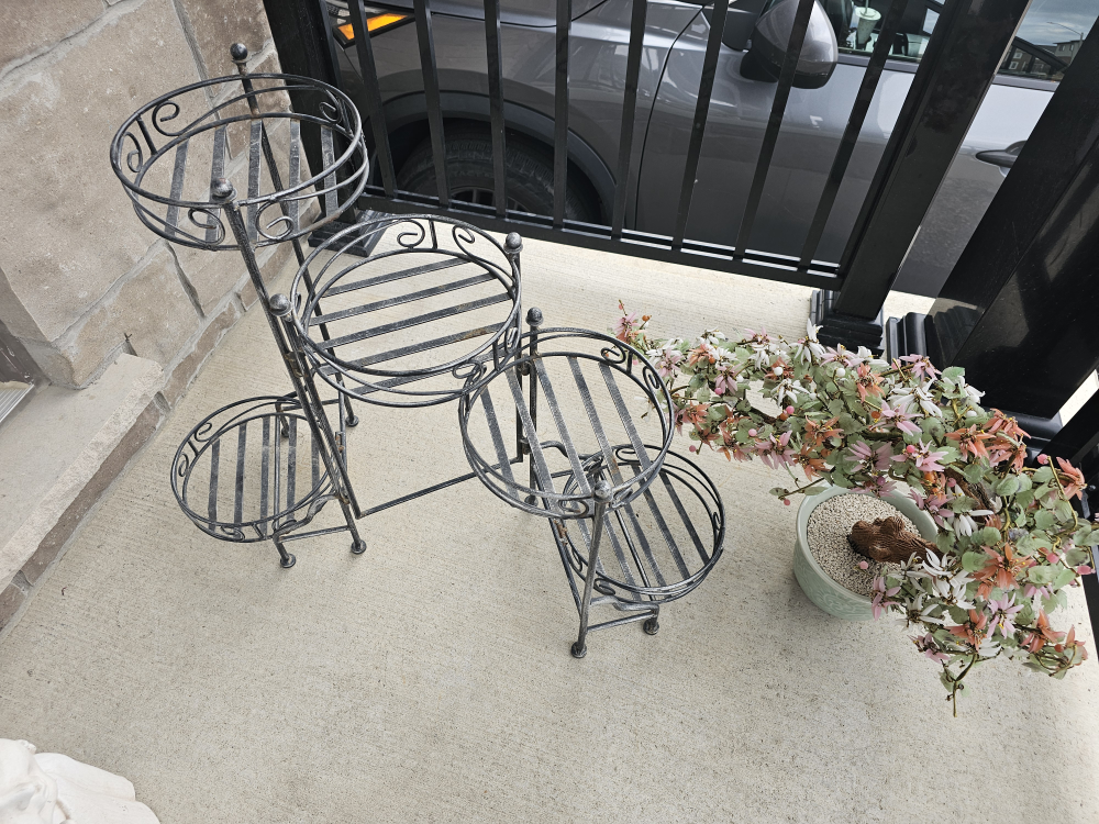 Black Metal Plant Stand