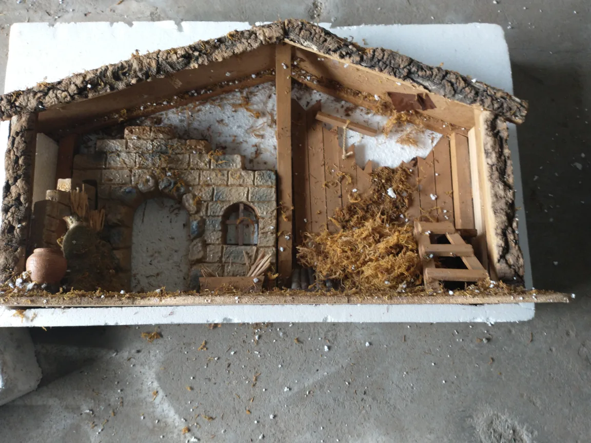 Wooden Nativity Stable image indicator(3)