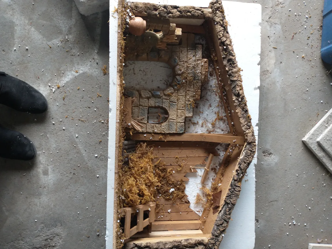 Wooden Nativity Stable image indicator(6)