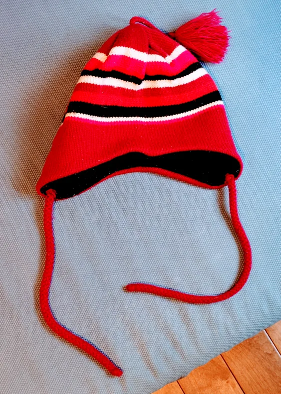 Guess Red Winter Hat, Scarf and Gloves Set image indicator(2)