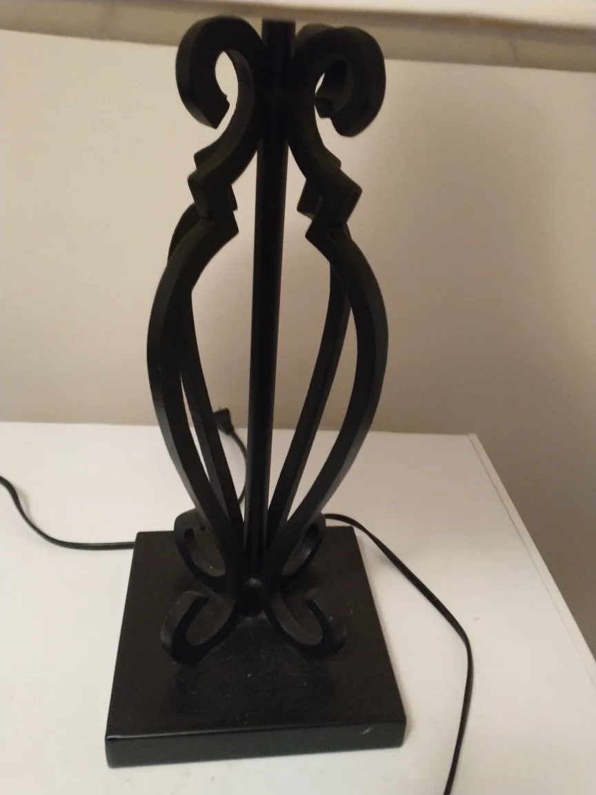 BLACK METAL SCROLL WORK TABLE LAMP image indicator(2)