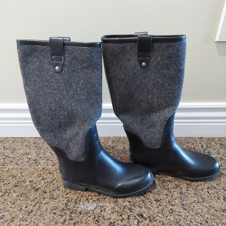 UGG Reignfall Women's Rain Winter Boots Size 7 US image indicator(5)