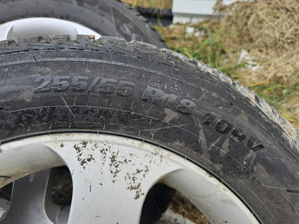 Set of 2 Nissan 18 inch Wheels with Tires - photo 3