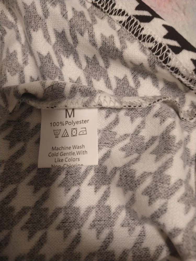 Black and White Houndstooth Top#ThriftyPicks image indicator(2)