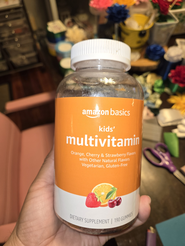 Amazon Basics Kids' Multivitamin Gummies