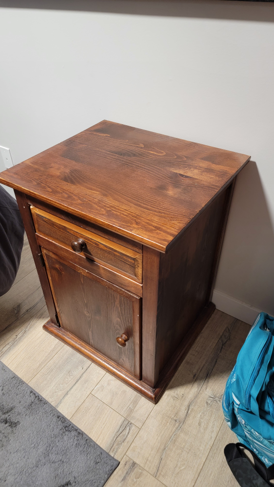 2 Wooden Nightstands - photo 2