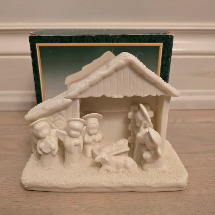 Mini Nativity Scene Display thumbnail